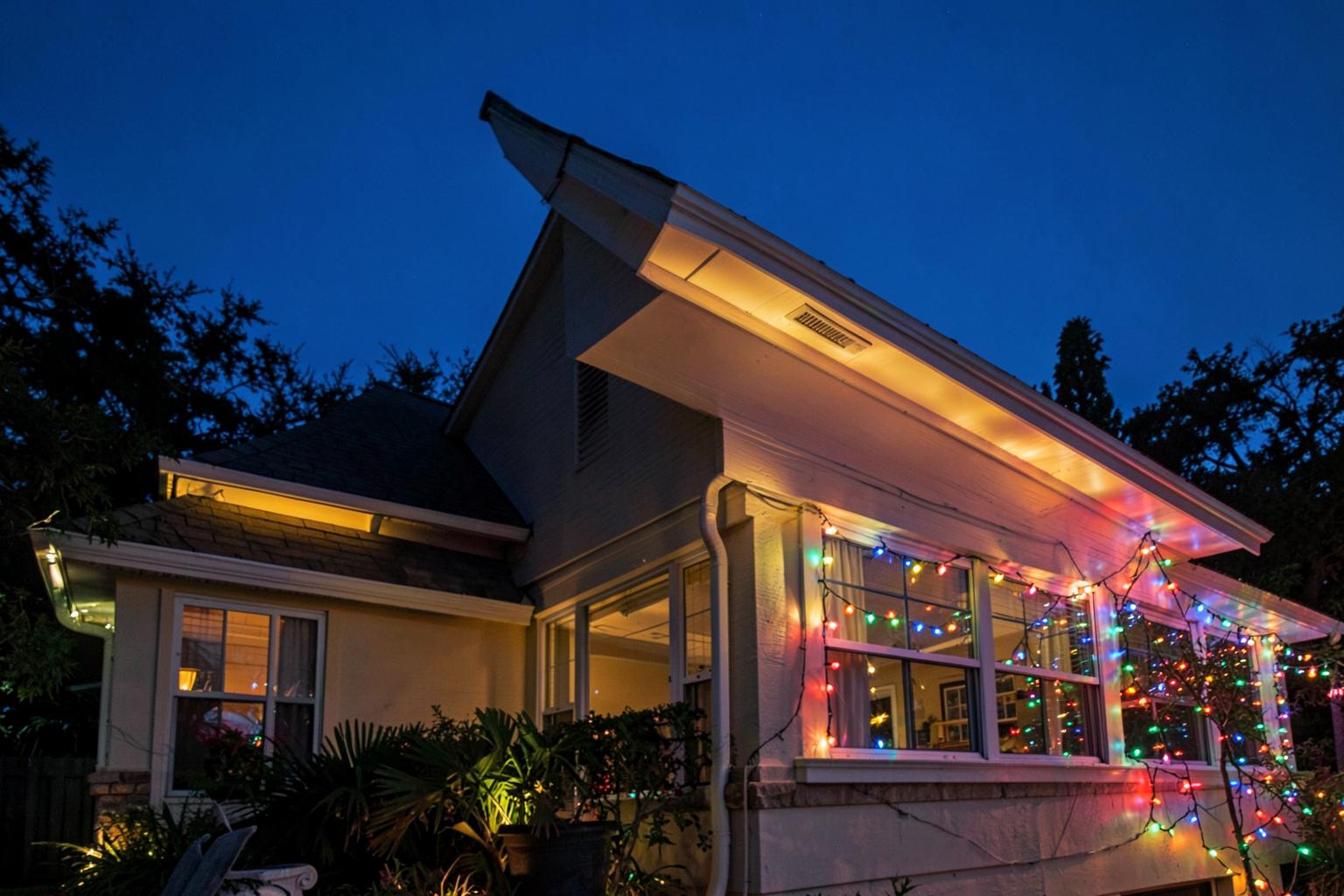 Permanent Lighting vs. Holiday Lighting: What's the Difference?